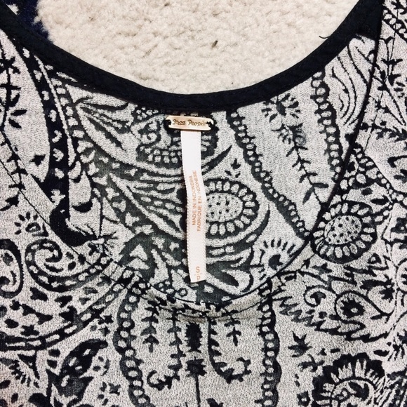 ⏬⏬NWOT Free People Paisley Fringe Crop Top. - Picture 2 of 3